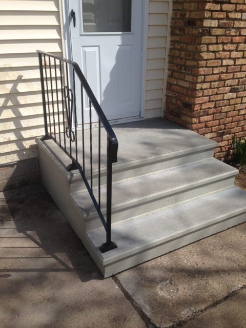 Steps with single railing